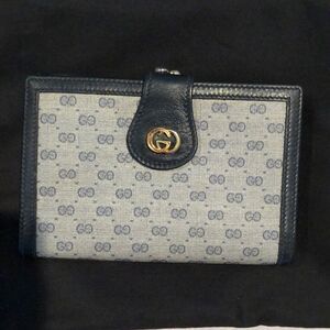 Gucci Vintage Navy Kisslock Wallet